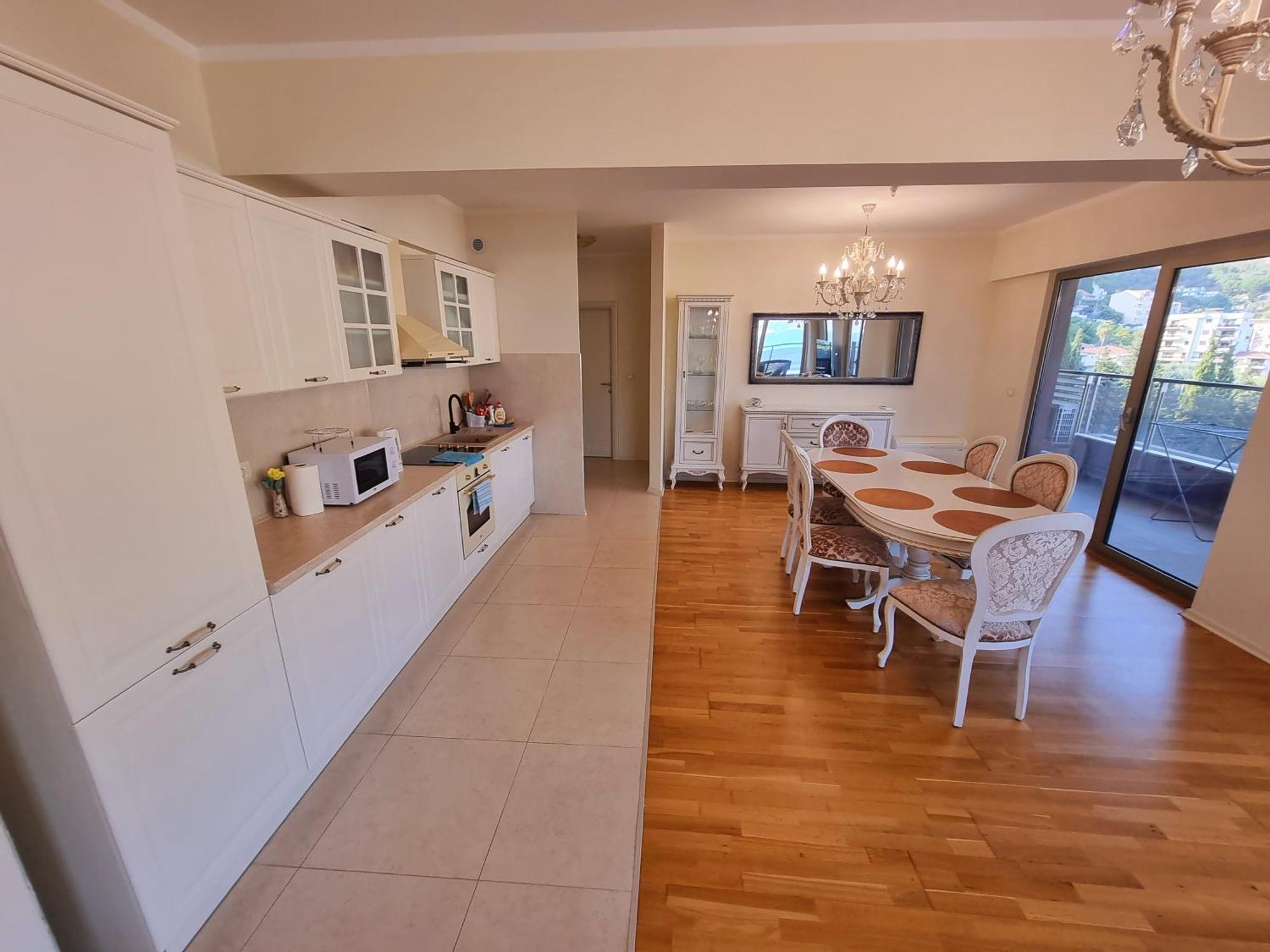 Apartment Harmonia 1 *